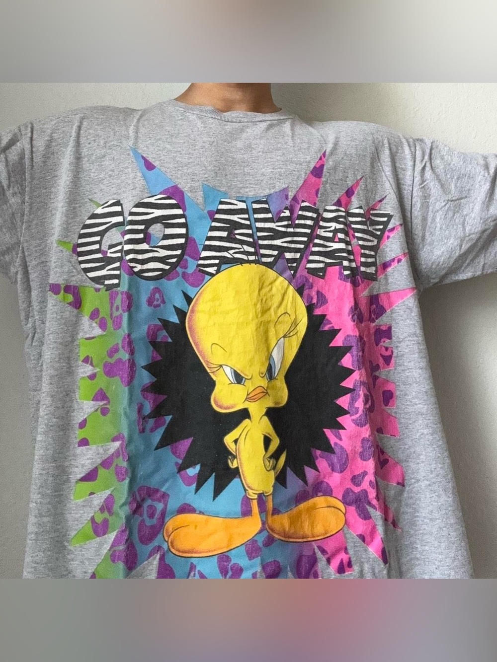 Vintage 1998 Looney Tunes Tweety bird AOP Graphics Gray Tee Shirt